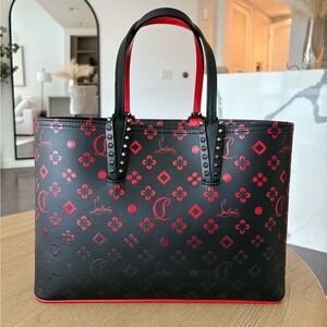 CHRISTIAN LOUBOUTIN CABATA LEATHER TOTE
VERY GOOD CONDITION